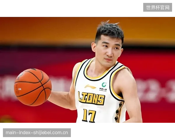 国产顶级后卫线正面交锋,孙铭徽与贺希宁的个人对决或将定义系列赛走势。 国产顶级后卫线正面交锋,孙铭徽与贺希宁的个人对决或将定义系列赛走势。